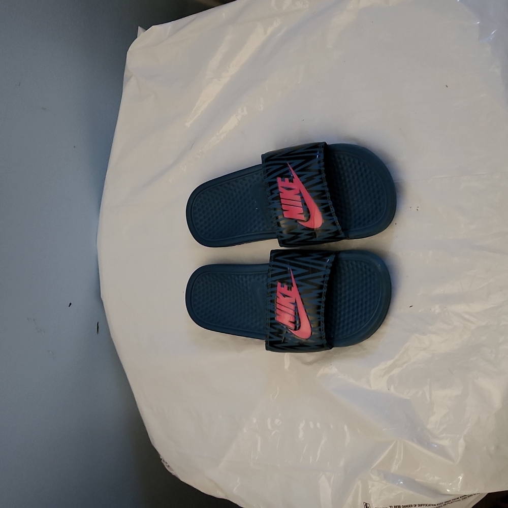 Womans nike sandals